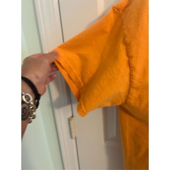 Gildan Orange Tony the Tiger Short Sleeve T-Shirt. Size Large. - Picture 5 of 6